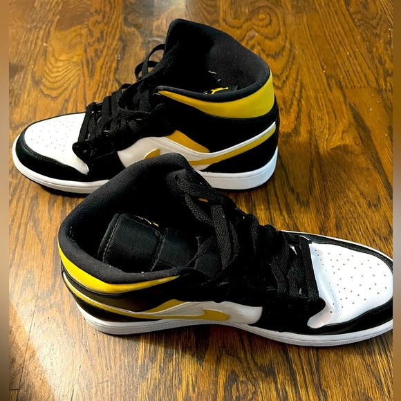 Nike Other - Nike air Jordan1 - Pollen Black